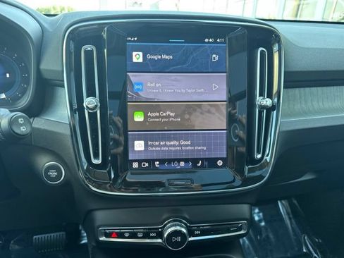 Certified 2025 Volvo XC40 B5 Plus AWD/4WD image 25
