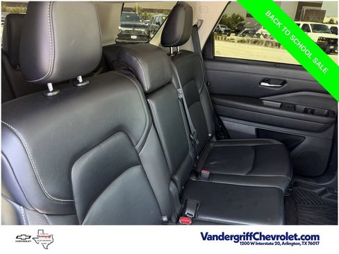 Used 2024 Nissan Pathfinder SL FWD image 26