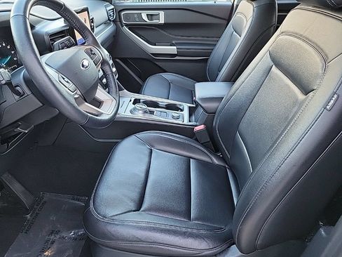 Used 2021 Ford Explorer XLT w/ Equipment Group 202A AWD/4WD image 11