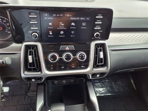 Used 2021 Kia Sorento LX image 17