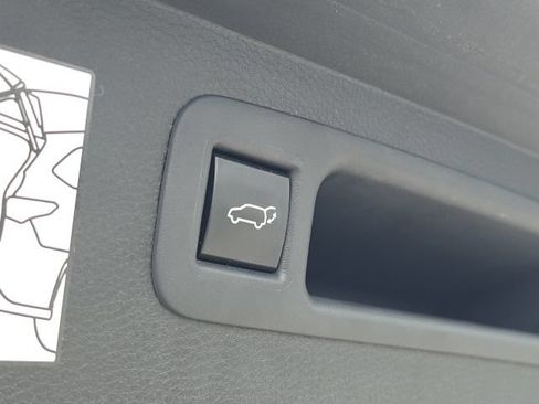 Used 2023 Toyota Highlander Platinum FWD image 12