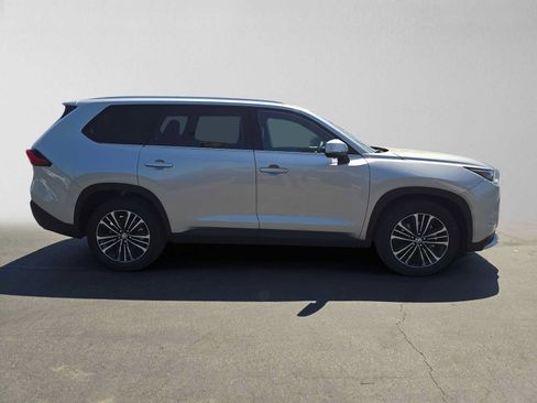 Certified 2024 Toyota Grand Highlander AWD Hybrid image 2