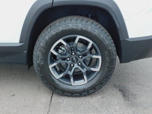 New 2026 Chevrolet Equinox ACTIV w/ Safety and Technology Package image 11