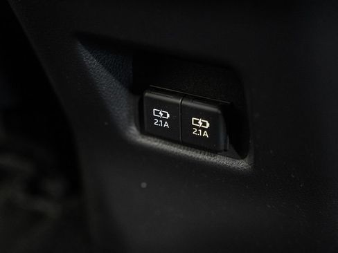 Used 2021 Toyota RAV4 XLE w/ Convenience Package FWD image 31