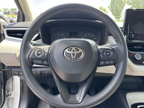 Used 2023 Toyota Corolla LE FWD image 17