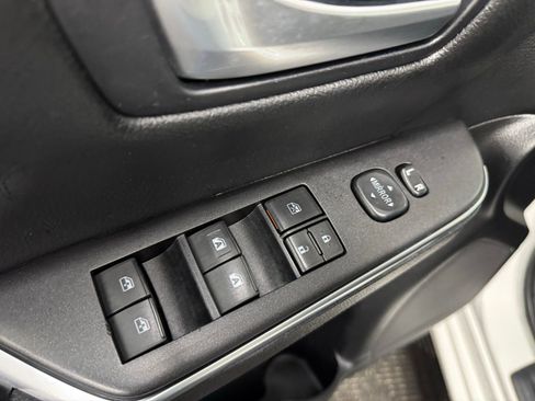 Used 2016 Toyota Camry LE image 18