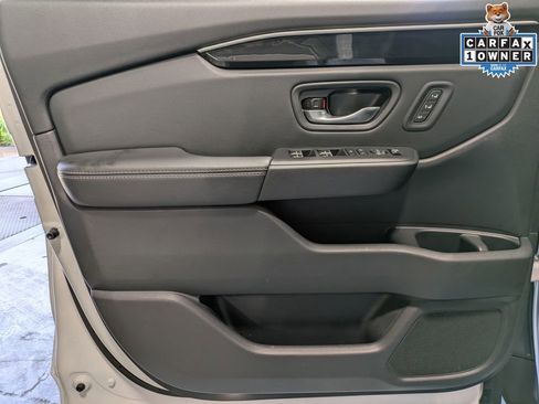 Used 2024 Honda Pilot Touring image 8