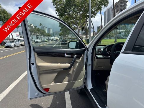 Used 2015 Kia Sorento LX image 18