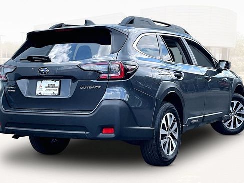 Used 2025 Subaru Outback Premium AWD/4WD image 6