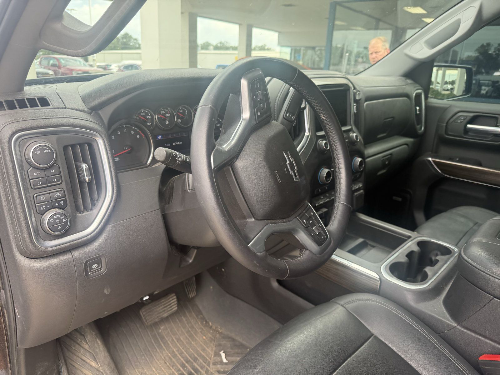 Used 2022 Chevrolet Silverado 1500 LT Trail Boss w/ Convenience Package II AWD/4WD image 2
