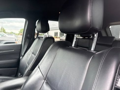 Used 2018 Jeep Grand Cherokee Limited AWD/4WD image 4
