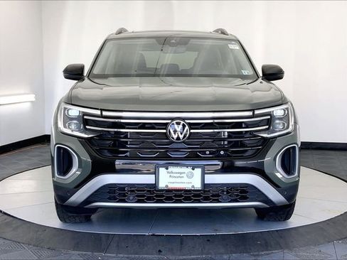 Used 2024 Volkswagen Atlas Peak Edition SEL image 3