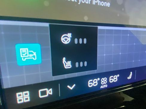 Used 2025 Volvo XC40 B5 Core image 25