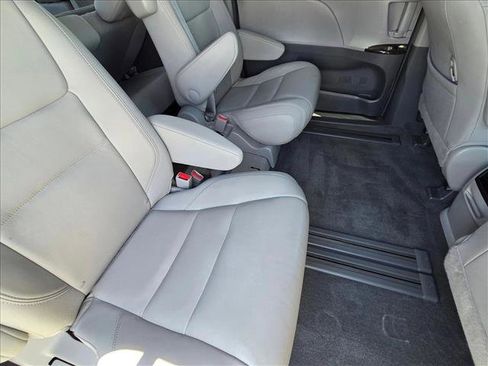 Used 2015 Toyota Sienna XLE w/ XLE Navigation Package FWD image 19