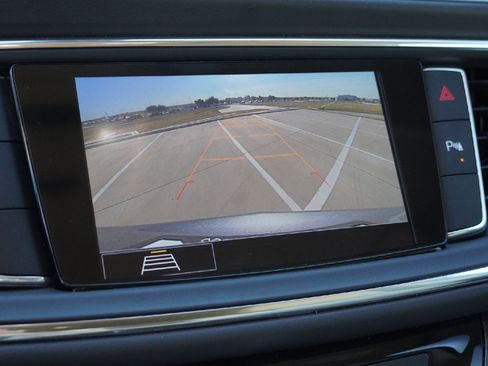 Used 2020 Buick Enclave Essence image 12