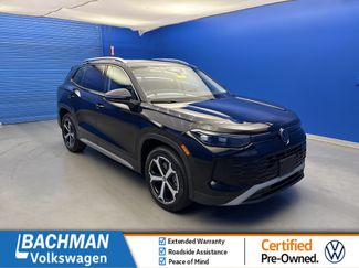Certified 2025 Volkswagen Tiguan SE w/ Panoramic Sunroof Package AWD/4WD video 1