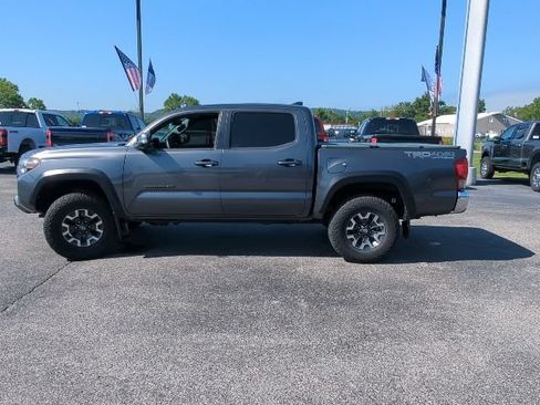 Used 2017 Toyota Tacoma TRD Off-Road w/ Tow Package (A/T) AWD/4WD image 13
