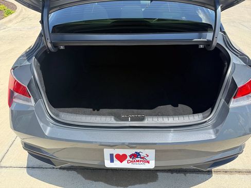 Used 2023 Hyundai Elantra SEL w/ Convenience Package FWD image 18