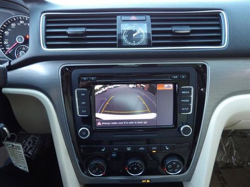 Used 2014 Volkswagen Passat 1.8T SE image 22