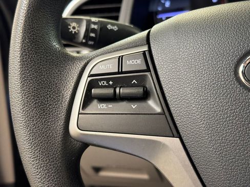 Used 2017 Hyundai Elantra SE image 30