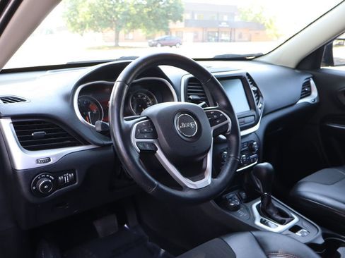 Used 2016 Jeep Cherokee Trailhawk w/ Cold Weather Group AWD/4WD image 15