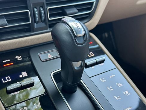 Certified 2023 Porsche Macan S AWD/4WD image 24