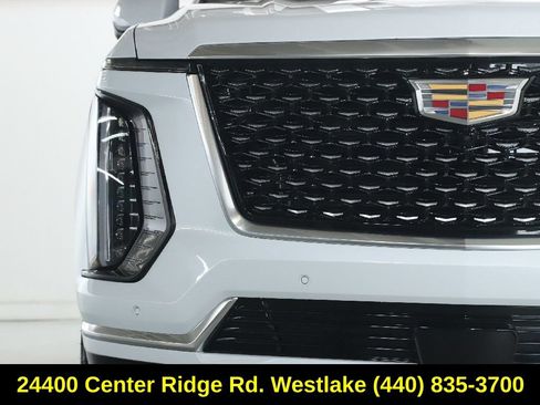 Used 2026 Cadillac Escalade Luxury w/ LPO, Floor Liner Package AWD/4WD image 7