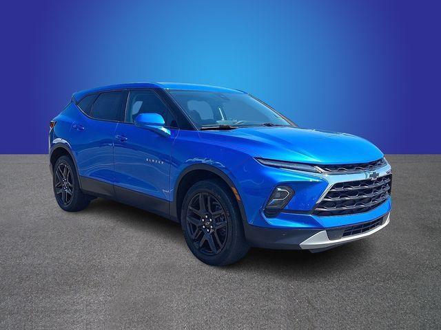 Used 2024 Chevrolet Blazer LT w/ Driver Confidence Package FWD image 3