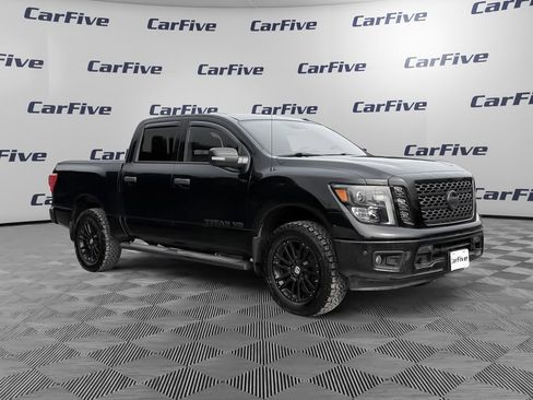 Used 2019 Nissan Titan SL w/ Midnight Edition image 7
