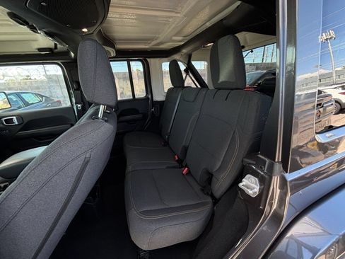 Used 2025 Jeep Wrangler Unlimited Sahara AWD/4WD image 25