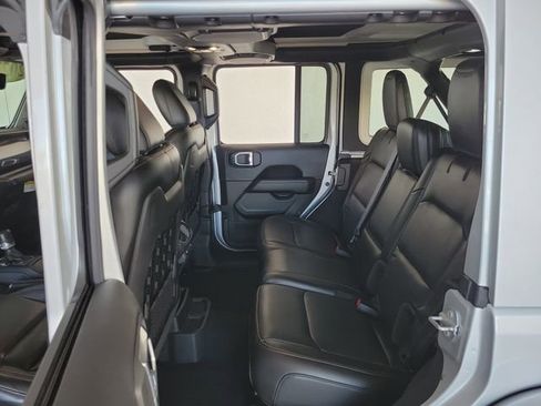 Used 2022 Jeep Wrangler Unlimited Rubicon w/ Xtreme Recon 35" Tire Package image 21