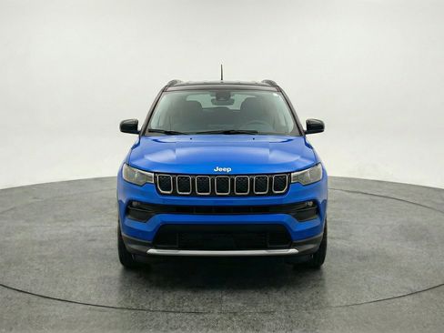 Used 2025 Jeep Compass Limited AWD/4WD image 2