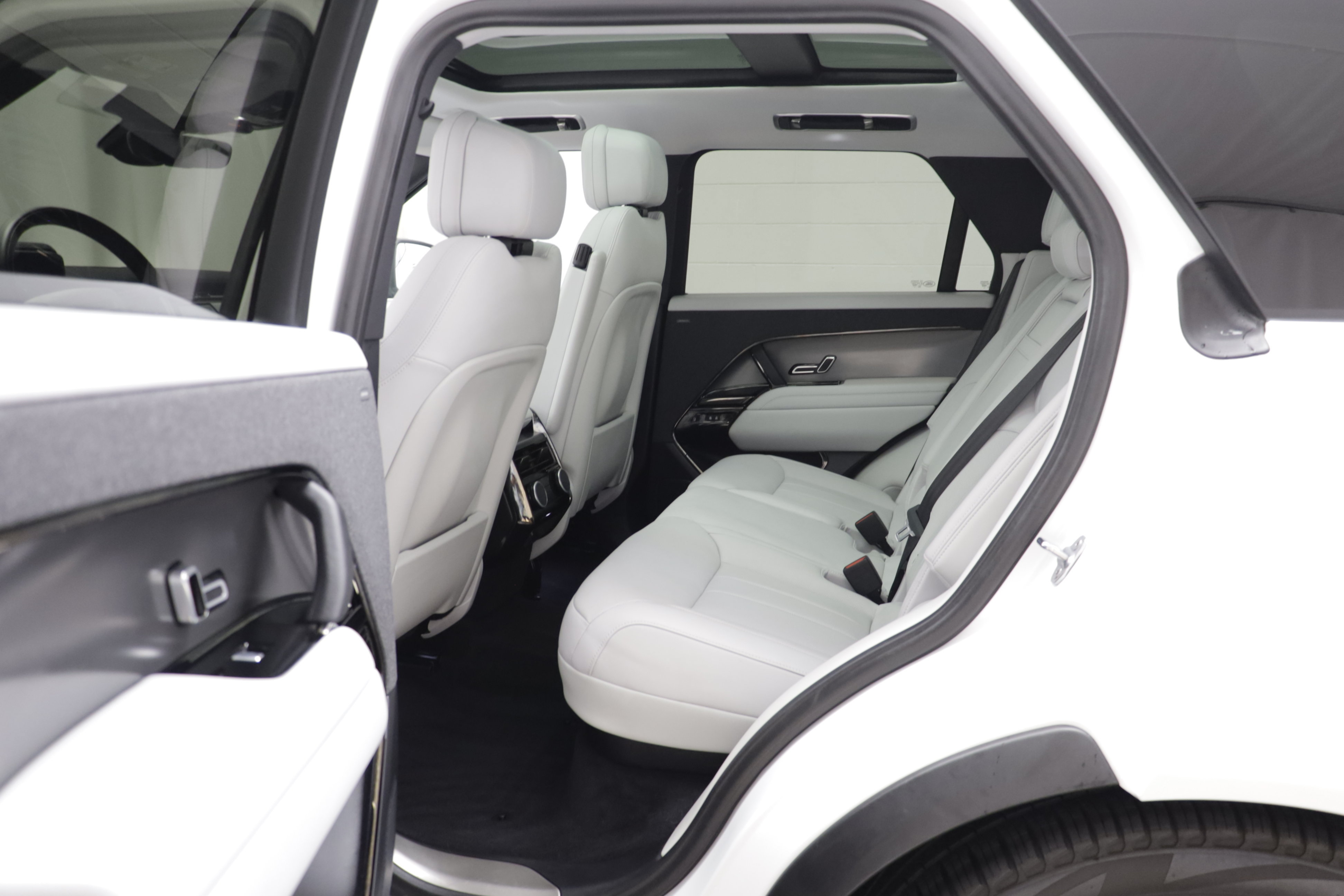 Used 2023 Land Rover Range Rover Sport SE AWD/4WD image 15
