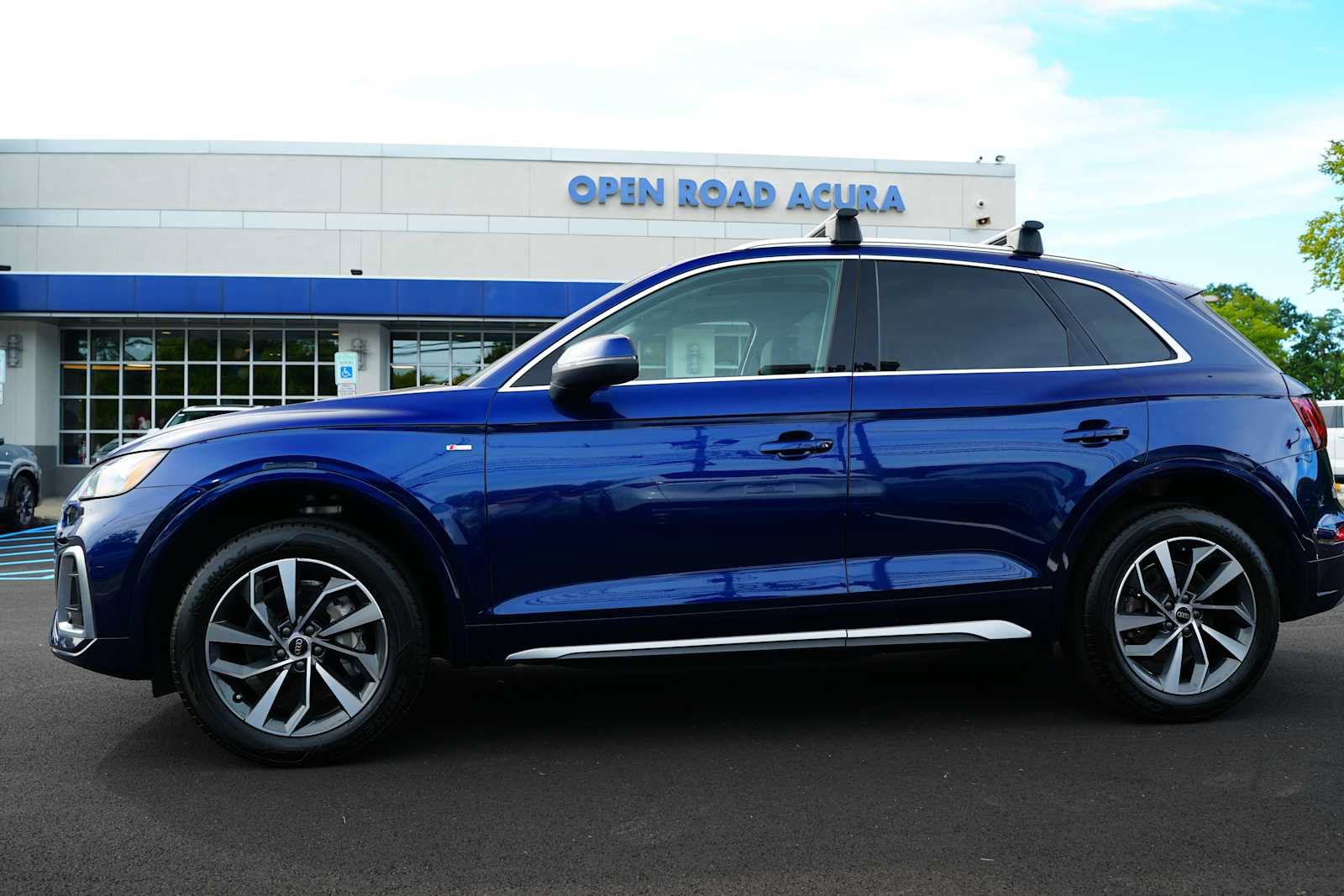 Used 2023 Audi Q5 2.0T Premium w/ Convenience Package AWD/4WD image 4