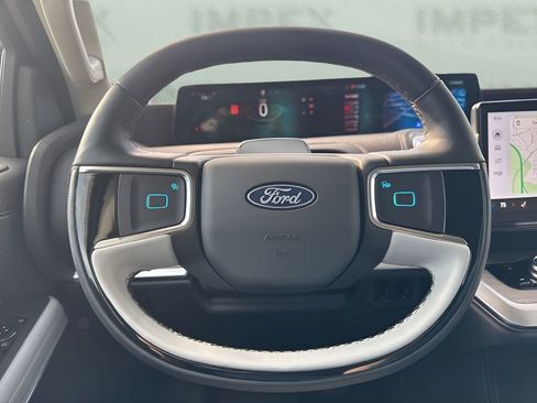 Used 2025 Ford Expedition Platinum w/ Driver's Package image 14