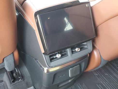 Used 2026 Cadillac Vistiq Platinum AWD/4WD image 14