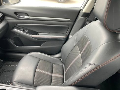 Used 2024 Nissan Altima 2.5 SR FWD image 16