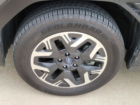 Used 2025 Subaru Forester Premium image 2