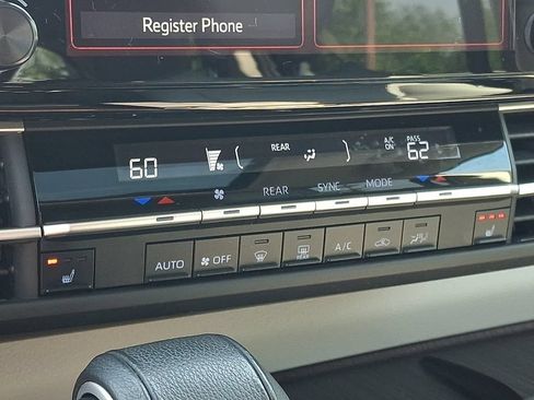 Certified 2024 Toyota Sienna XLE FWD image 17
