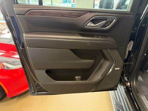 Used 2022 Chevrolet Suburban LT w/ LT Signature Plus Package AWD/4WD image 28
