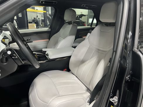 Used 2025 Land Rover Range Rover Sport AWD/4WD image 15