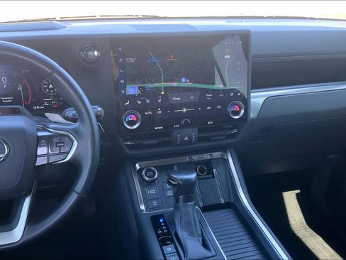 Used 2024 Lexus GX 550 w/ Accessory Package (Z1) image 6