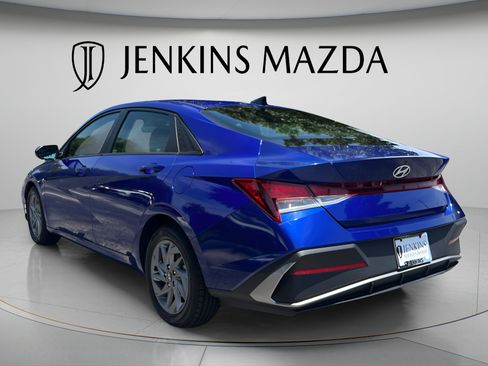 Used 2024 Hyundai Elantra SEL FWD image 5