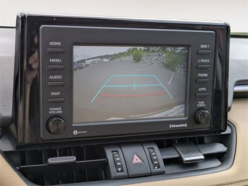 Used 2021 Toyota RAV4 XLE Premium image 19