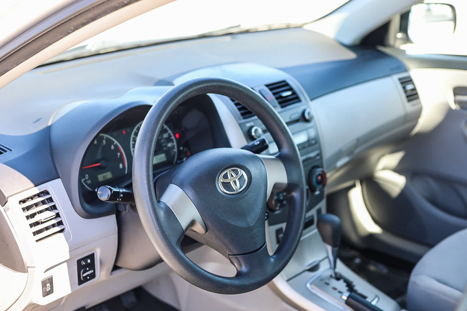 Used 2011 Toyota Corolla LE FWD image 12