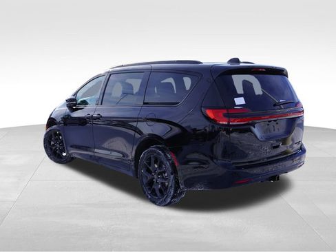 New 2026 Chrysler Pacifica Limited w/ S Appearance Package image 5