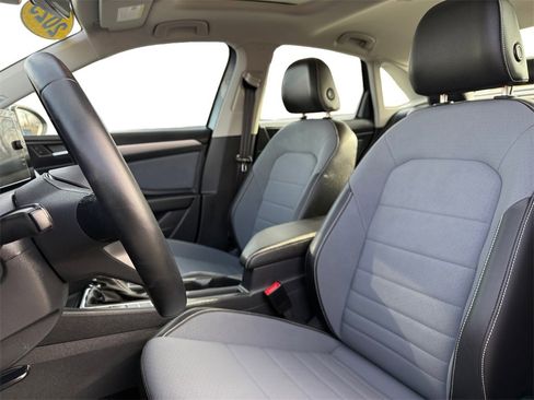 Used 2025 Volkswagen Jetta SE image 9