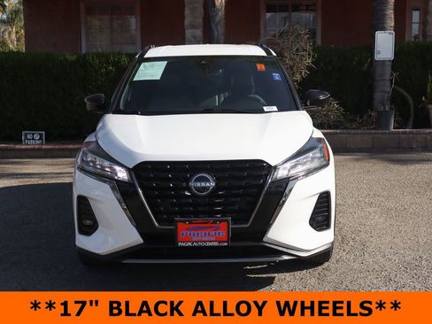 Used 2023 Nissan Kicks SR w/ SR Premium Package FWD image 3