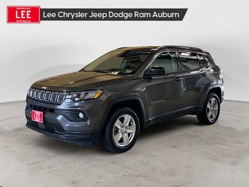 Used 2022 Jeep Compass Latitude image 1