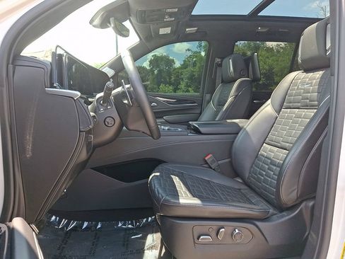 Used 2023 Cadillac Escalade V w/ LPO, ONYX Package AWD/4WD image 13